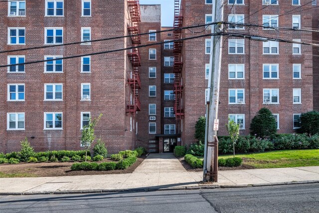 90 Union St Unit 1A, New Rochelle, NY 10801 - view of apartment building / complex