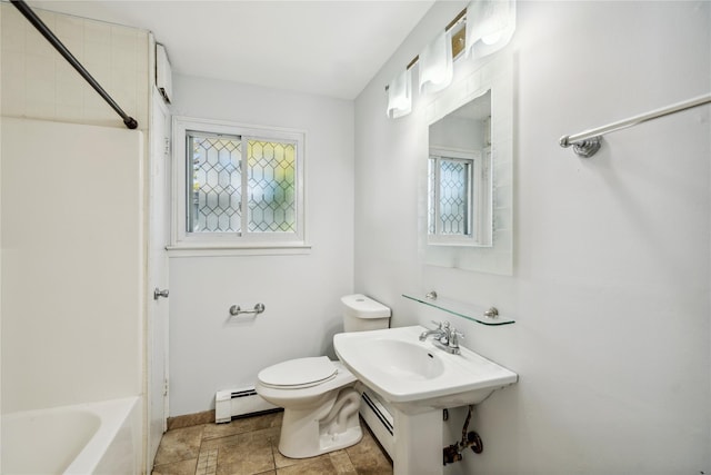 full bath featuring toilet, a baseboard heating unit, and baseboards