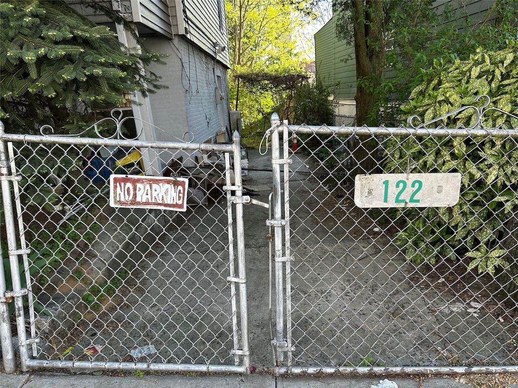 122 Oliver Ave, Yonkers, NY 10701 - gate featuring fence