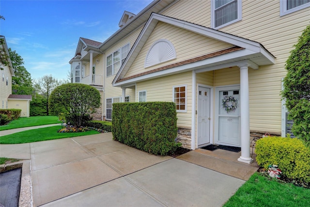 606 Narragansett Villas Dr Unit 606, Lindenhurst, NY 11757 - property entrance with a yard and stone siding