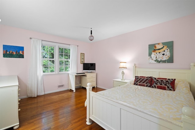 287 Old Army Rd, Scarsdale, NY 10583 - bedroom featuring wood finished floors and baseboards