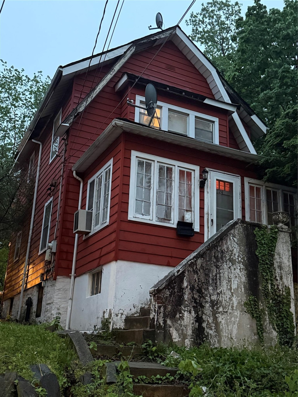 724 S 4th Ave, Mount Vernon, NY 10550 - view of side of home featuring cooling unit