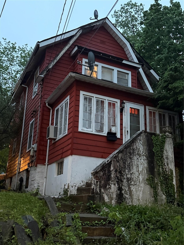 724 S 4th Ave, Mount Vernon, NY 10550 - view of side of home with cooling unit