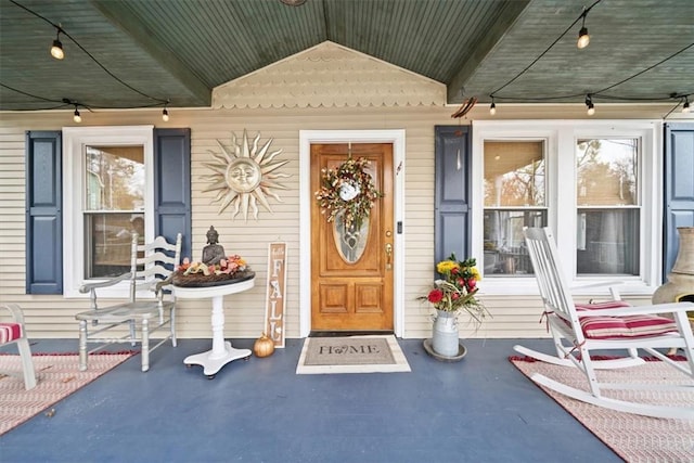 entrance to property featuring a porch