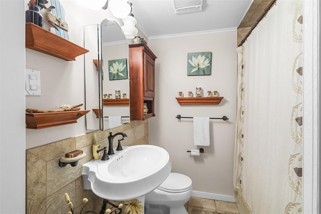 46 Quaker Hill Rd, Monroe, NY 10950 - bathroom featuring a sink, toilet, crown molding, decorative backsplash, and baseboards