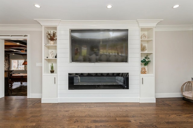details with baseboards, ornamental molding, recessed lighting, and wood finished floors