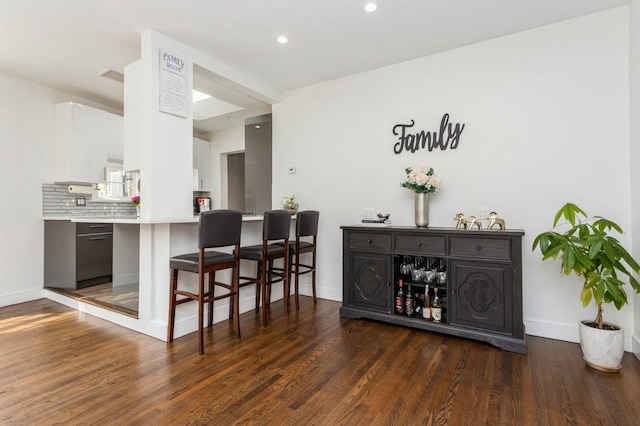 interior space with wood finished floors, visible vents, recessed lighting, decorative backsplash, and baseboards