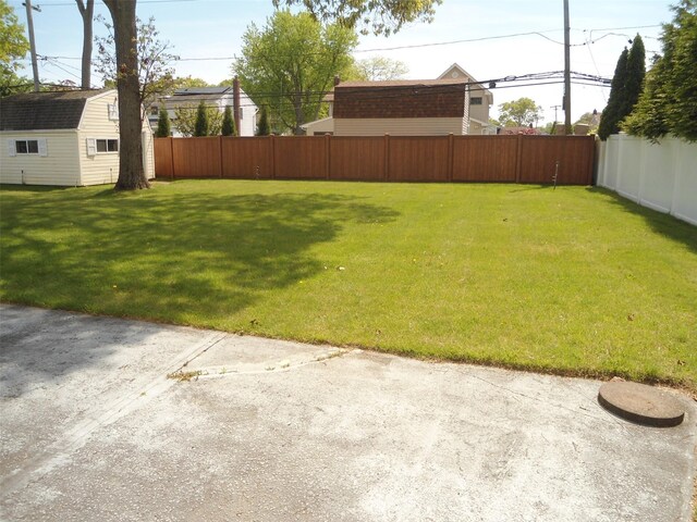 212 Wensley Ln, East Islip, NY 11730 - view of yard