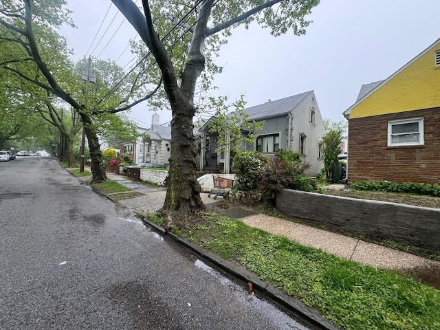 548 S 10th Ave, Mount Vernon, NY 10550 - exterior space with a residential view