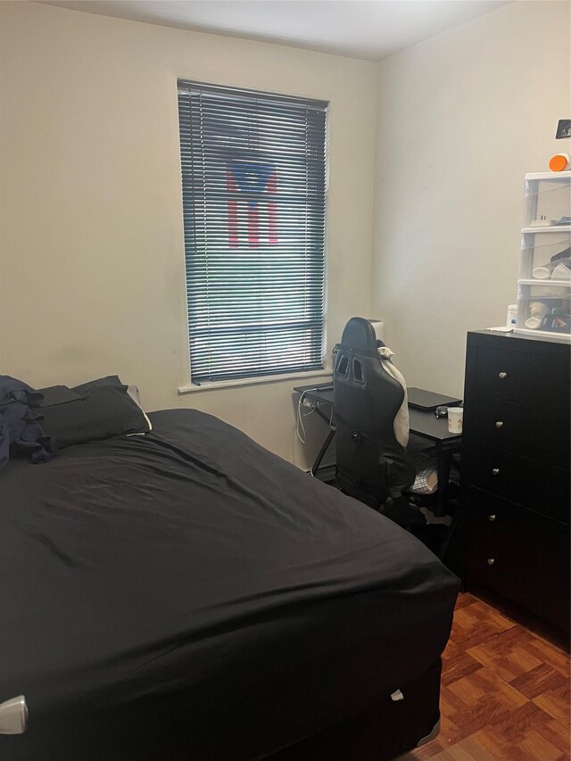 555 Hemlock St, Brooklyn, NY 11208 - bedroom with a desk