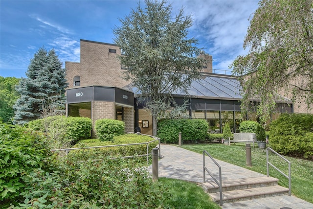 680 W Boston Post Rd Unit 3R, Mamaroneck, NY 10543 - view of front of home with brick siding and a front yard