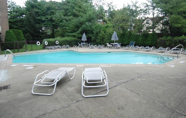 680 W Boston Post Rd Unit 3R, Mamaroneck, NY 10543 - community pool with fence and a patio area