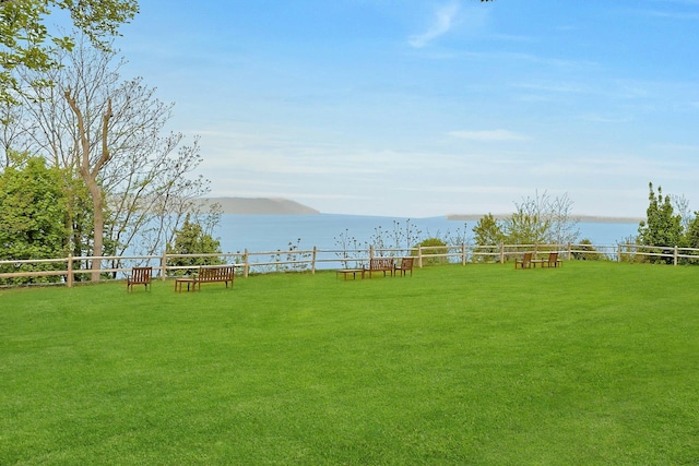 view of yard featuring a water view