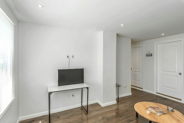 living area with baseboards, recessed lighting, and wood finished floors