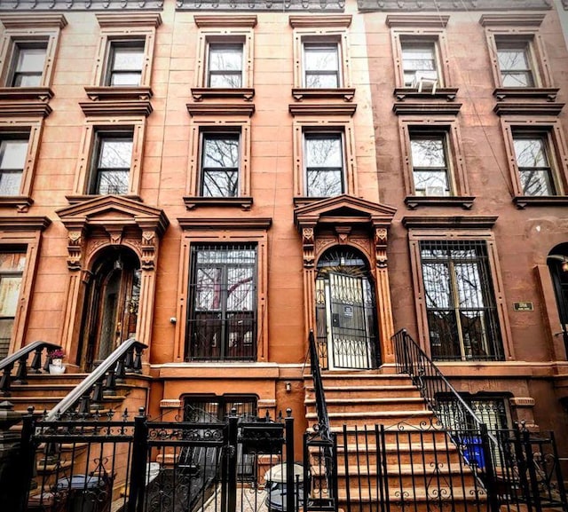 372 Grand Ave, Brooklyn, NY 11238 - view of front of home with a fenced front yard