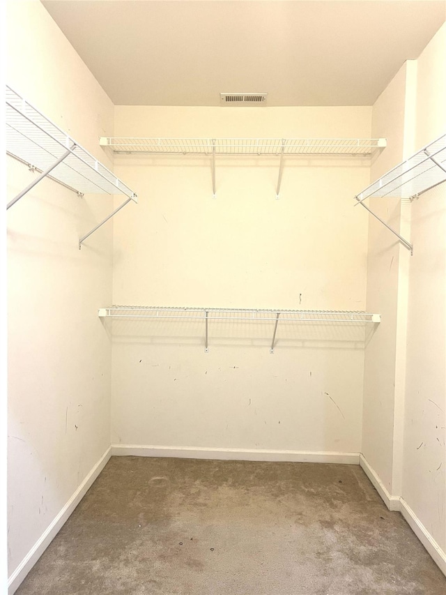 walk in closet featuring carpet flooring and visible vents