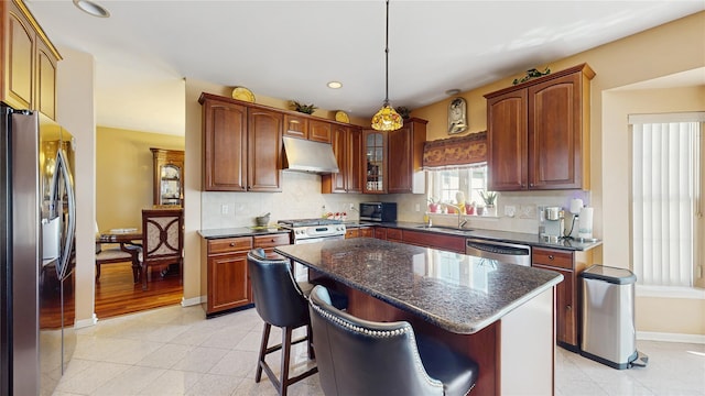 2041 Independence Dr, New Windsor, NY 12553 - kitchen featuring appliances with stainless steel finishes, under cabinet range hood, a kitchen breakfast bar, recessed lighting, and baseboards