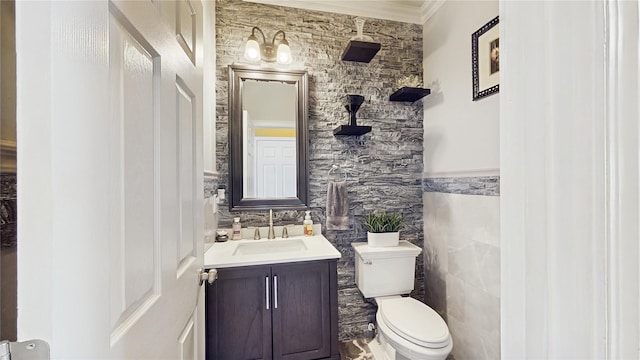2041 Independence Dr, New Windsor, NY 12553 - half bathroom featuring toilet, vanity, a wainscoted wall, and crown molding