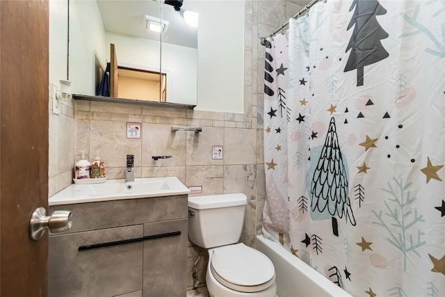 full bath featuring vanity, tile walls, toilet, shower / bath combo with shower curtain, and decorative backsplash