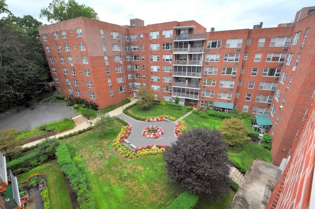 view of apartment building / complex