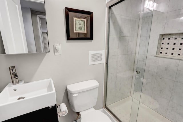 full bath with toilet, visible vents, a sink, and a shower stall