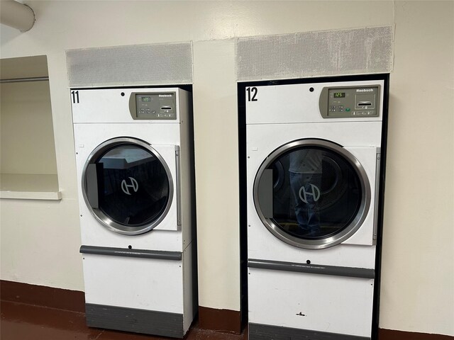 laundry room featuring washer / dryer