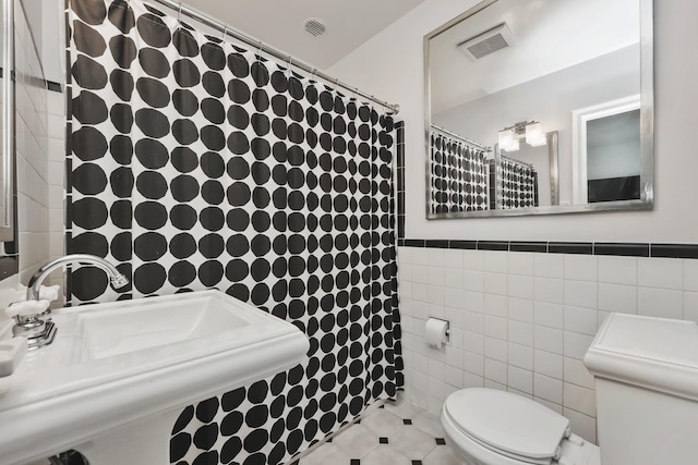 35 Brooke Ave, Bronxville, NY 10708 - full bath with toilet, tile walls, a sink, tile patterned flooring, and a shower with curtain