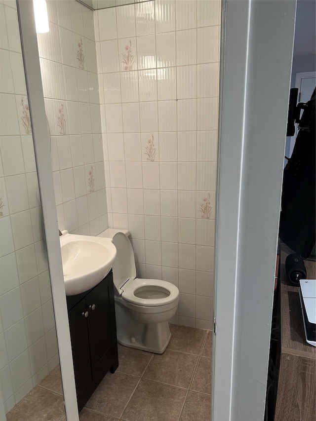 118 Skyline Dr, Coram, NY 11727 - half bath with tile walls, tile patterned floors, toilet, and vanity