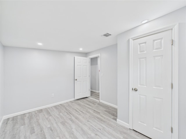 495 Easton St, Ronkonkoma, NY 11779 - unfurnished bedroom featuring light wood finished floors, recessed lighting, and baseboards