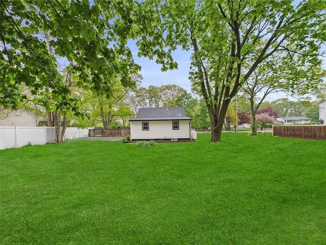 495 Easton St, Ronkonkoma, NY 11779 - view of yard