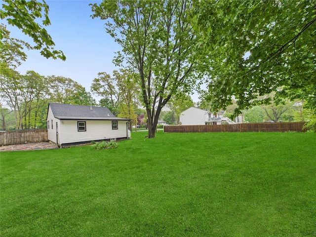 495 Easton St, Ronkonkoma, NY 11779 - view of yard