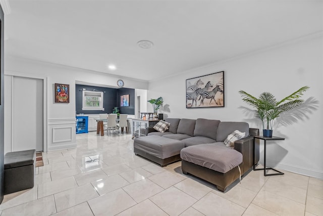 living area with crown molding, a wainscoted wall, and recessed lighting