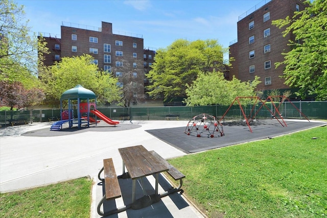 139-15 83rd Ave Unit 409, Briarwood, NY 11435 - view of communal playground