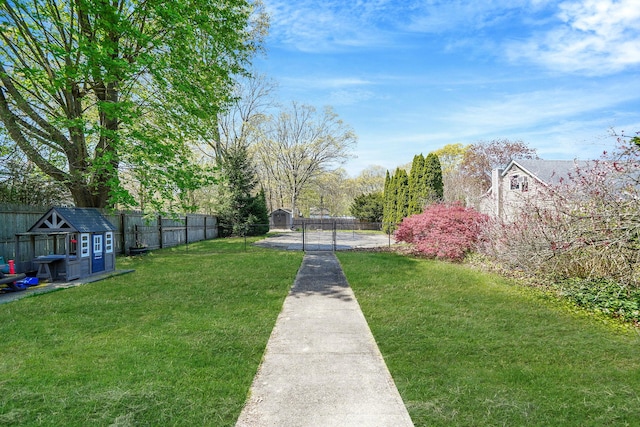 view of yard featuring a storage shed and an outdoor structure
