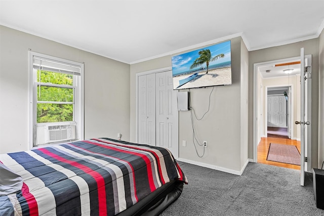 8 Red Oak Ct, Middletown, NY 10941 - carpeted bedroom featuring cooling unit, ornamental molding, baseboards, and a closet