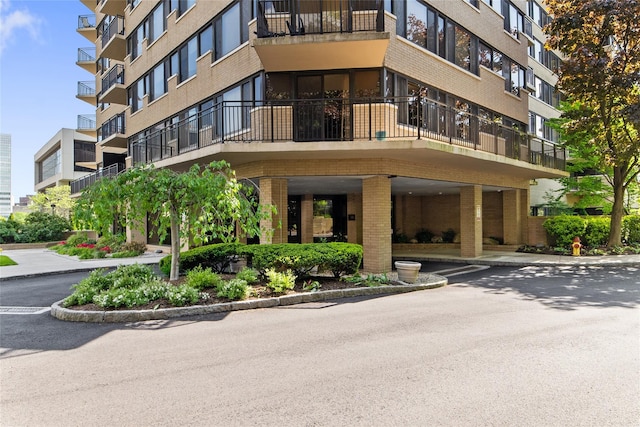 25 Rockledge Ave Unit 501, White Plains, NY 10601 - view of apartment building / complex