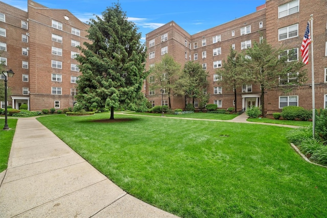 90 Bryant Ave Unit Ftd, White Plains, NY 10605 - view of home's community featuring a lawn