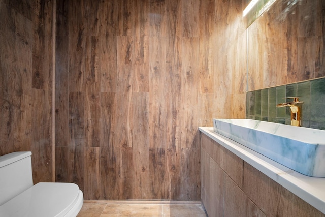 486 Ashford St, Brooklyn, NY 11207 - bathroom with a sauna, toilet, and a sink