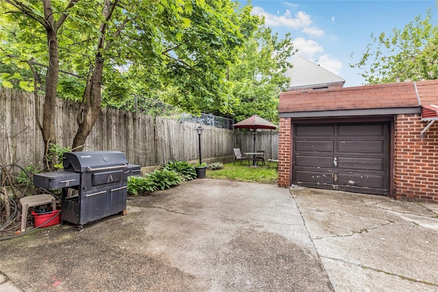 2733 Tenbroeck Ave, Bronx, NY 10469 - garage featuring concrete driveway