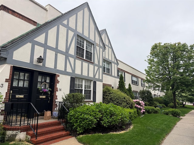 view of front of house featuring stucco siding