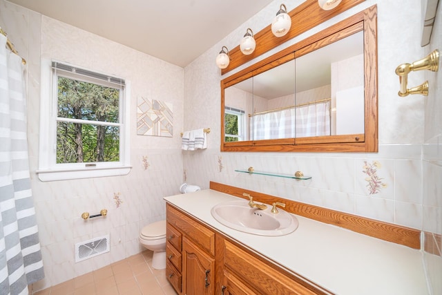 25 Ganung Dr, Ossining, NY 10562 - bathroom featuring tile walls, toilet, tile patterned floors, vanity, and curtained shower