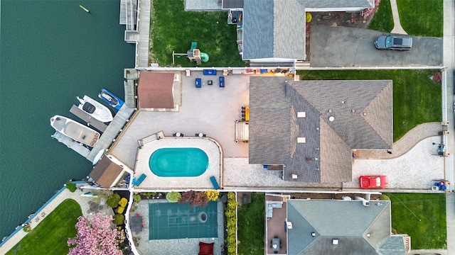 bird's eye view of a pool area