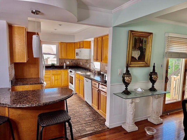 980 Siems Ct, North Bellmore, NY 11710 - kitchen featuring white appliances, plenty of natural light, backsplash, crown molding, and decorative light fixtures