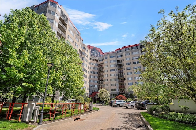 10 Stewart Pl Unit 4De, White Plains, NY 10603 - view of apartment building / complex
