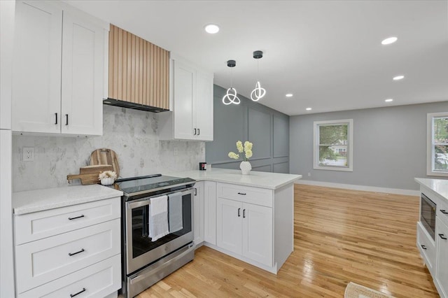 kitchen with stainless steel appliances, decorative backsplash, a peninsula, recessed lighting, and light wood-type flooring