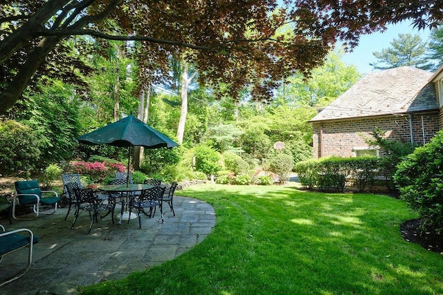 21 Hereford Rd, Great Neck, NY 11020 - view of grassy yard featuring a patio area