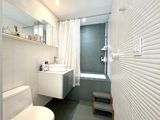 full bathroom featuring tile walls, toilet, and vanity