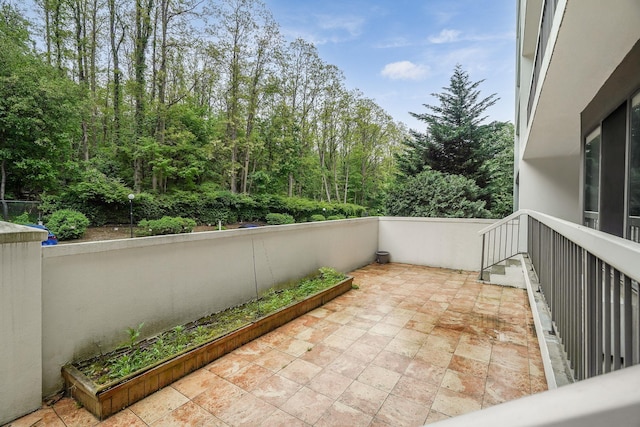 300 High Point Dr Unit 313, Hartsdale, NY 10530 - balcony featuring a patio area