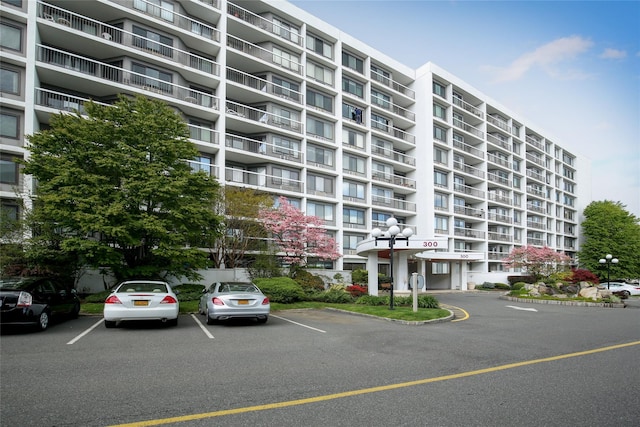 300 High Point Dr Unit 313, Hartsdale, NY 10530 - view of apartment building / complex