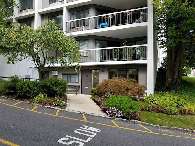 300 High Point Dr Unit 313, Hartsdale, NY 10530 - view of building exterior